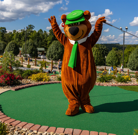 Mini Golf at Jellystone Park Mill Run Yogi Bear playing mini golf at Jellystone Park Mill Run in Pennsylvania